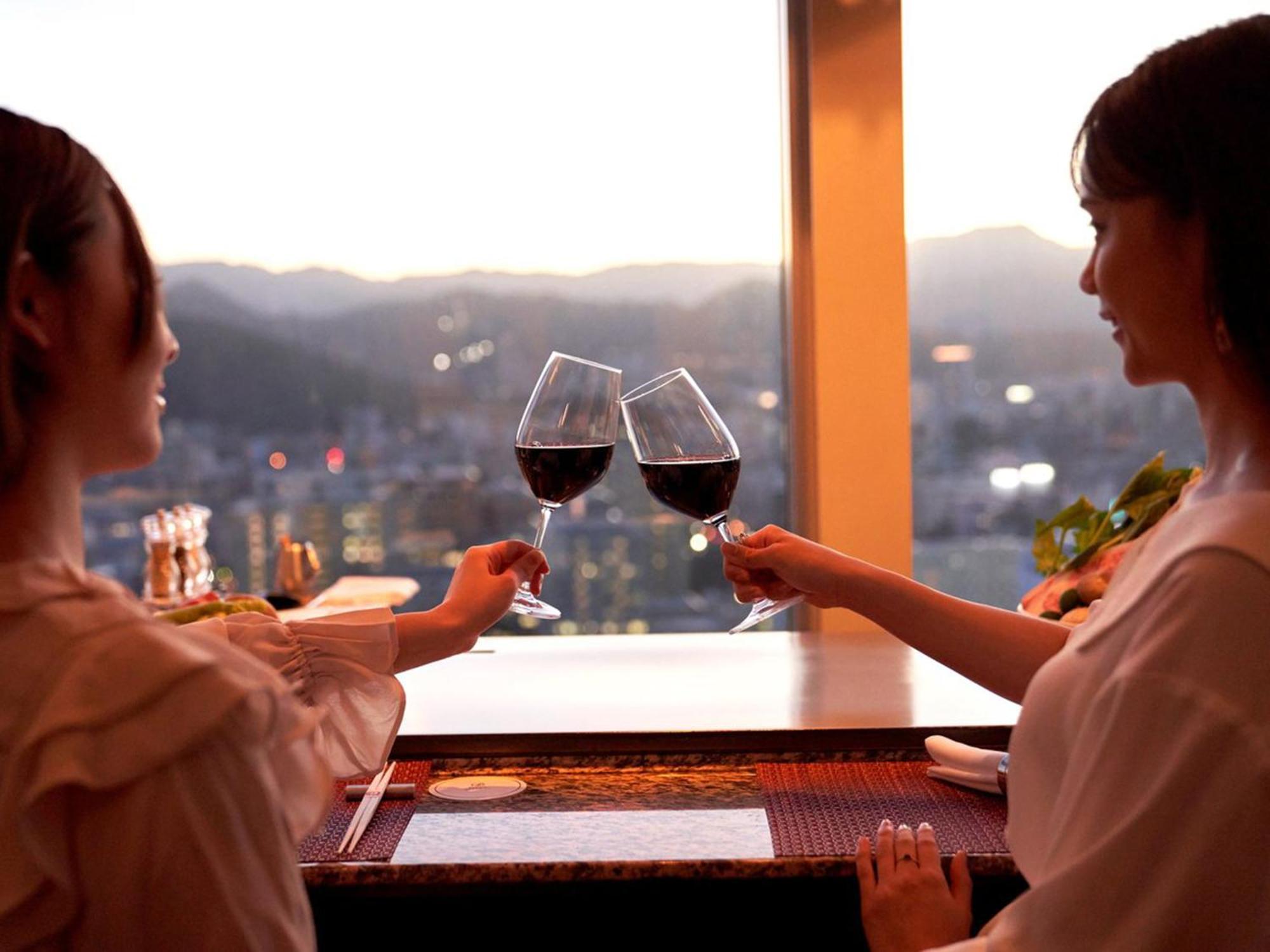 Sapporo Prince Hotel المظهر الخارجي الصورة A toast with wine